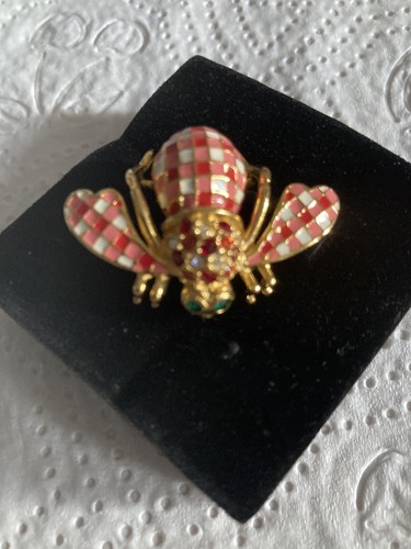 Joan rivers picnic bee - bee, brooch