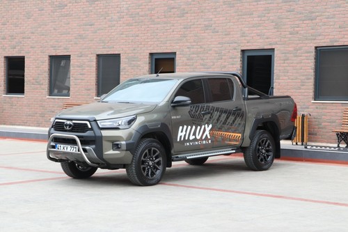 Toyota hilux stainless - toyota,