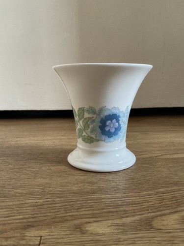 Wedgewood small tapered posy - small,