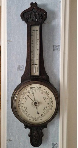 Aneroid barometer retro - barometer,