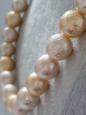 Joan Rivers 80s Oyster & Gold Textured Faux Pearl Choker Necklace