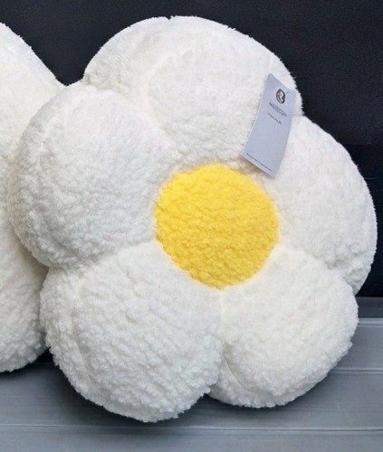 Daisy shaped cushion 35cm - cushion, 35-35cm