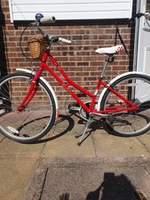 Victoria Pendleton Junior Town Bike with Basket 