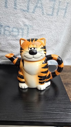 Vintage novelty tiger - 🐯,