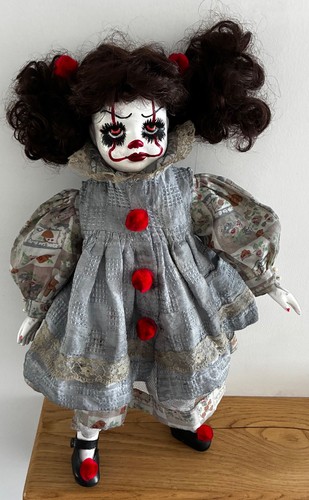 Creepy clown porcelain - creepy,