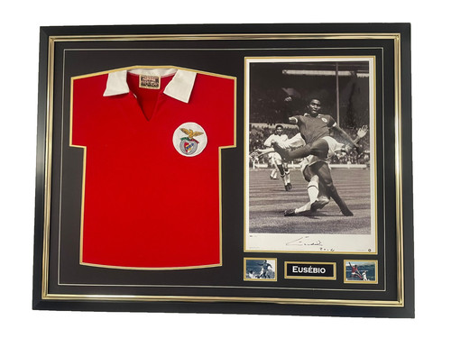 Eusebio signed photo - *, with