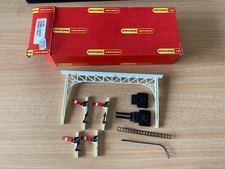 HORNBY R140 OO GAUGE SIGNAL GANTRY - DOUBLE TRACK - BOXED