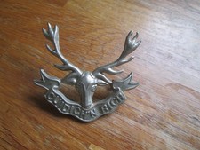 VINTAGE SEAFORTH HIGHLANDERS SCOTTISH REGIMENT CAP BADGE WITH COPPER LUGS