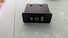 GENUINE BMW 1 3 5 Series E60 E61 E81 E87 E70 E90 E91 USB AUX In