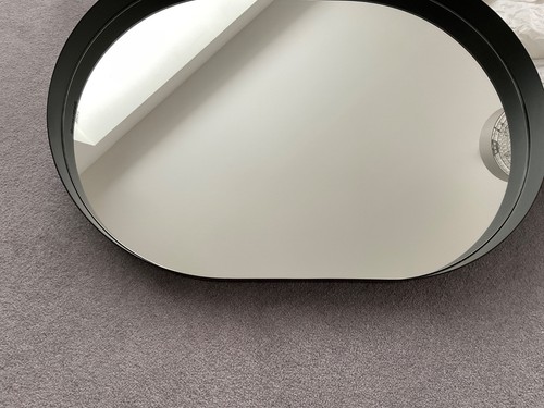 Next black oval - deepset, mirror