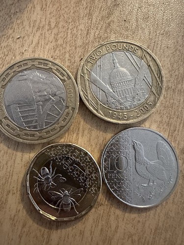 Two pounds coins 2002 - uk,