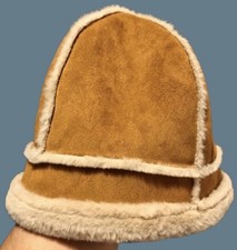 Flapper style low brim camel