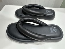 Cougar Jasmine Black Cushioned