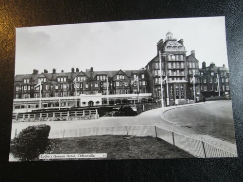 Postcard butlin s queen - -,