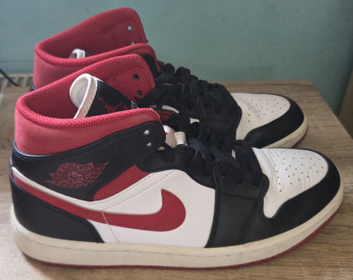 Nike air jordan mid - air,