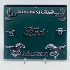 Ford Mustang Badges / Display