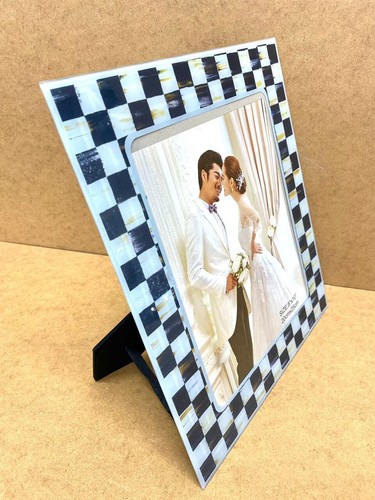 Black white check photo - black,