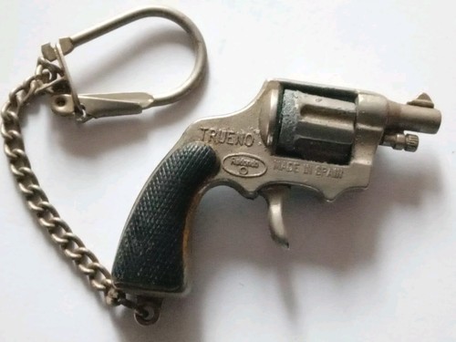 Vintage gun metal keyring - gun,