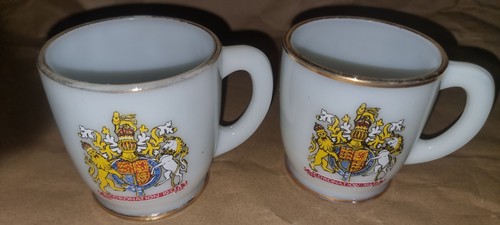 Vintage pyrex queens - 2x,