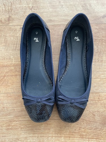 Lovely pair navy shoes - navy, size