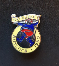 BUTLINS BADGE SKEGNESS 1960. JOLLY FISHERMAN. YELLOW LABELS. MAKER REEVES.
