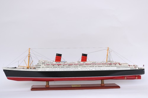 Model ship cruise - cruise, queen
