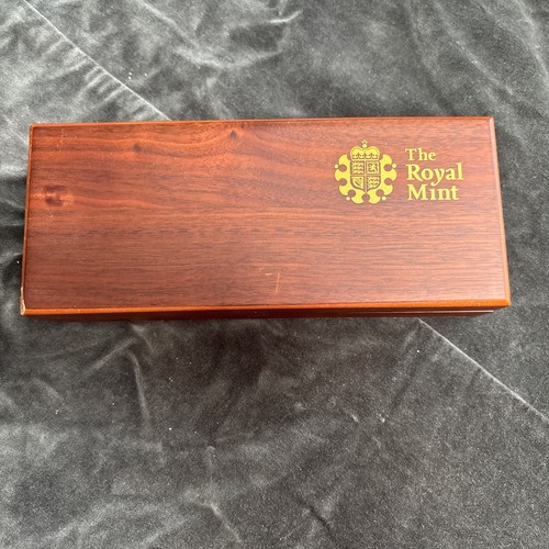 Royal mint sovereign set box - mint,