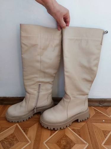 Women winter boots beige