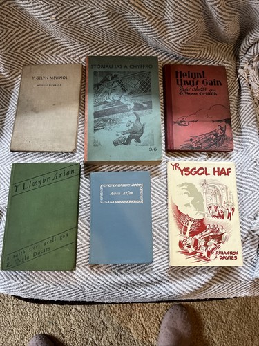 Vintage welsh books good - in,