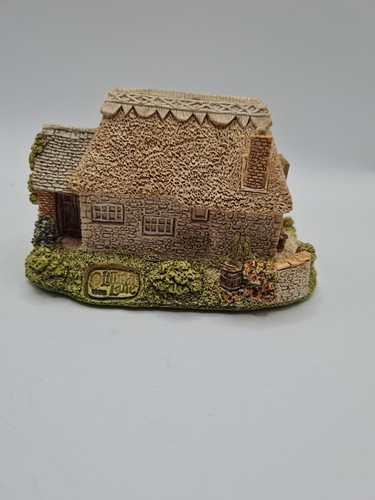 Lilliput lane smallest - inn, no