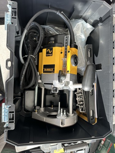 Dewalt dw625ekt 2000w - dw625ekt, 240v