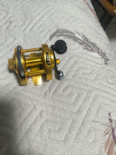 Shimano gold baitcasting reel - shimano,