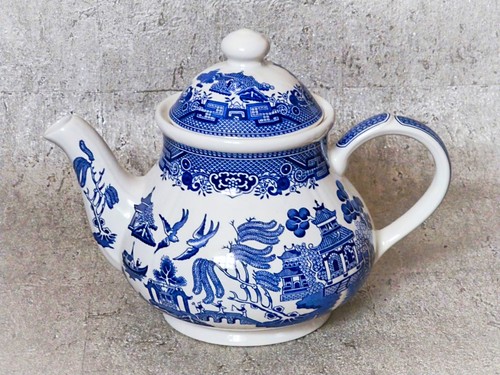 Churchill pottery blue willow - pottery,,