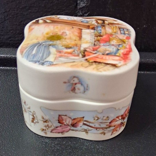 Royal doulton winter brambly - doulton,