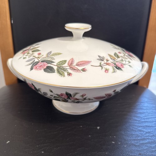 Wedgwood hathaway rose lidded - wedgwood,