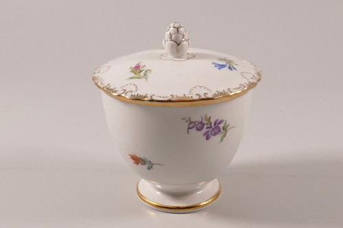 Meissen ceremonial jar lidded