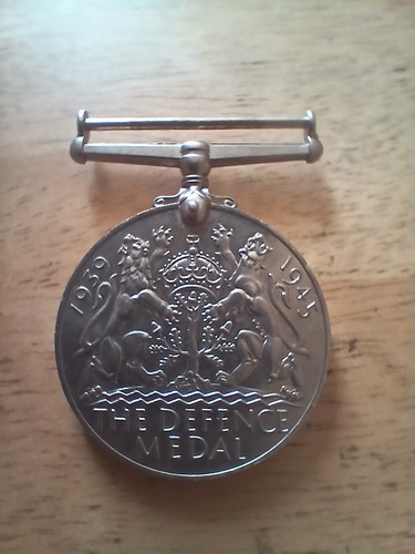 The defence medal ww2 - medal,