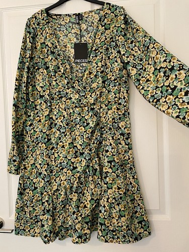 Ladies bnwt bust floral - ladies,