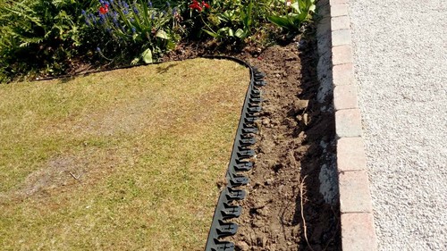 Garden border edging driveway - border,