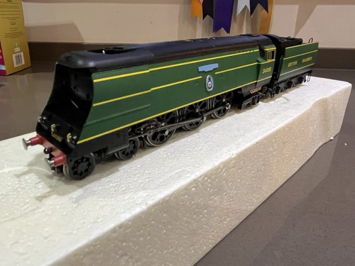 Hornby r2220 2 - hornby, battle