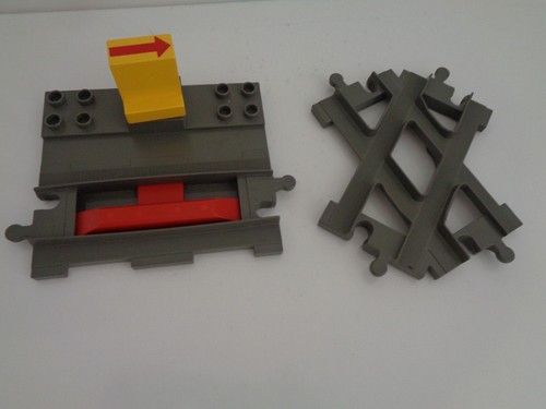 Duplo train track crossing - crossing, and