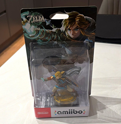 Nintendo amiibo link figure - amiibo,
