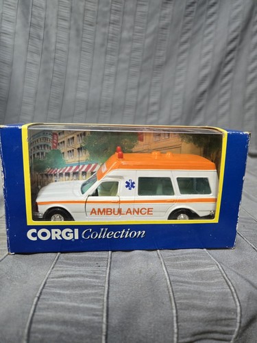 Mercedes ambulance opening - ambulance,