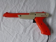 Vintage NINTENDO NES ZAPPER LIGHT GUN CONTROLLER ACCESSORY 1985 Model NES-005