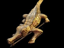 Vintage Trifari Gold Tone