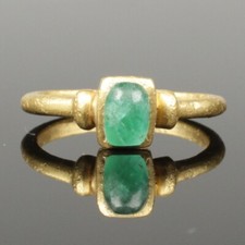 STUNNING RENAISSANCE GOLD & EMERALD RING - CIRCA 15th-16th Century AD   (2209)
