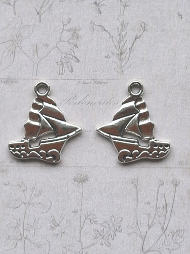 Sail boat charms - 15, x