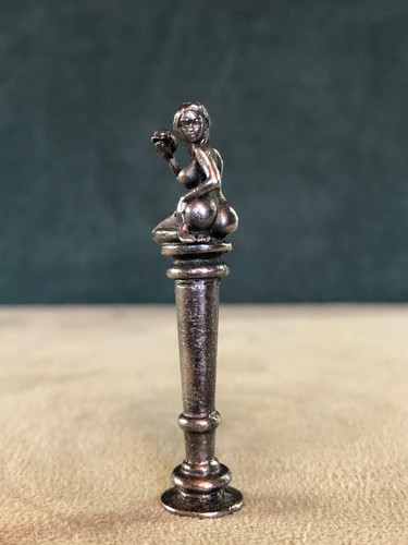Nude with skull - nude, pipe