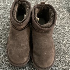 Womens Uggs Dark Brown Suede Boots Size 7.5
