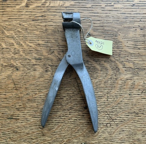 Vintage the victor saw set - the,